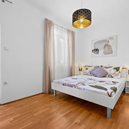 Apartment Burle
